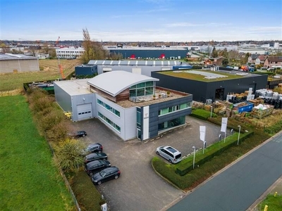 Kantoor van 1238m² samen met magazijn van 398 m² te huur in