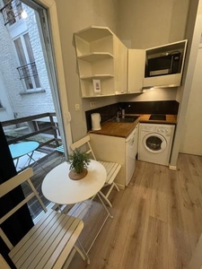 KLEINE STUDIO GELEVERD EN UITGERUST + BALKON VOOR 1 PERSON !