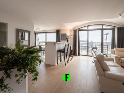 Luxueus en ruim duplex-appartement op centrale ligging in B…