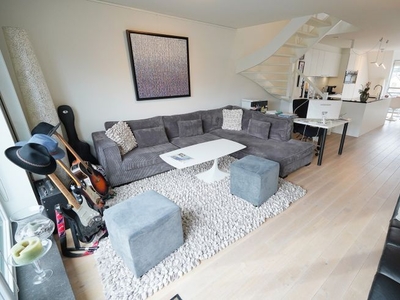 Recente duplex van ca. 115 m² + groot terras gelegen aan ...