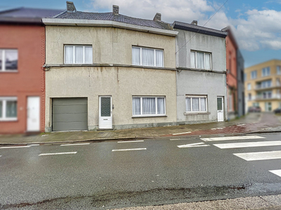 2 te renoveren woningen met 7 garages in centrum Gentbrugge