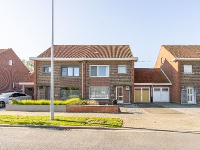 Ruime gezinswoning met garage en zuid gerichte tuin!