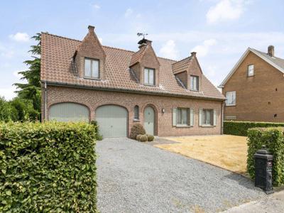 Authentieke villa op een perceel van 17a29ca