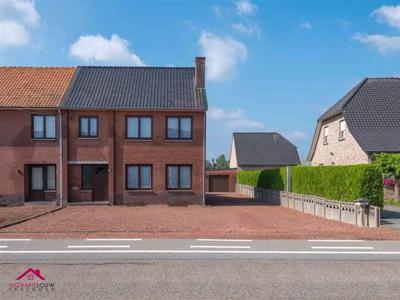 Half-vrijstaande woning met 3 slaapkamers