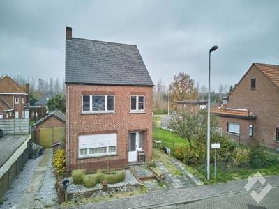 Rustig gelegen, te renoveren woning met 3 slaapkamers!