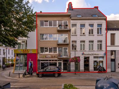 Opbrengsteigendom met 6 ruime appartementen en 2 handelspanden