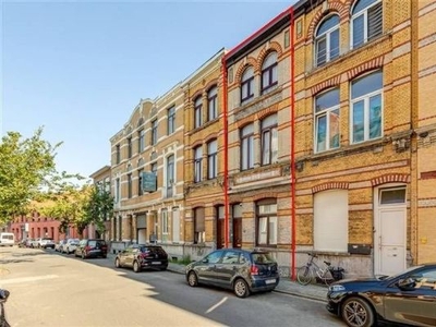 Ruime woning met stadskoer in bruisende buurt!