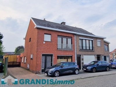 Gerenoveerde rijwoning 2SLAAPKAMERS+ZONNETERRAS-ZELE CENTRUM