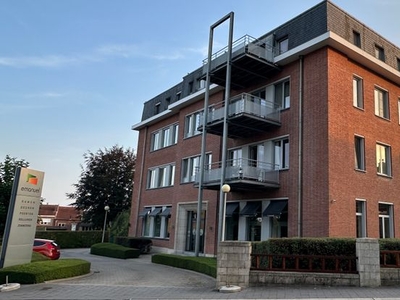 Modern lichtrijk appartement met grote garage