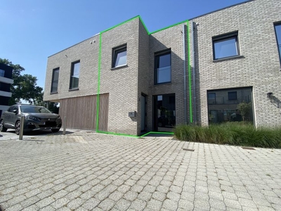 Nieuwbouwwoning met garage te huur op een boogscheut van ce…