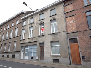 Ruim, te renoveren huis te koop in Tienen.