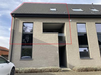 Prachtig duplex appartement met 2 slaapkamers, ruim terras en carport