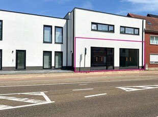 Afgewerkt handelspand van 90m² in Heppen met parkeerplaats!