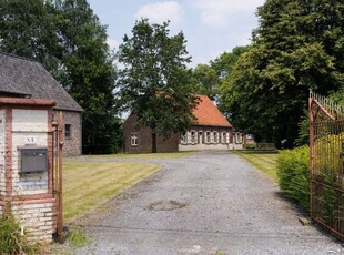 Charmante te renoveren hoeve omringd door agrarisch gebied