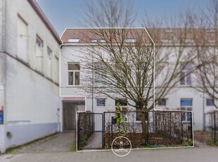 Gerenoveerde woning met 5 slaapkamers en 5 badkamers in Gent