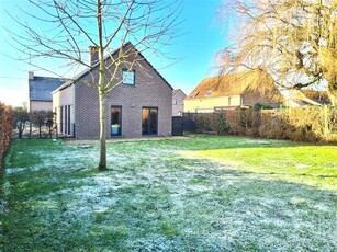 VILLA met CARPORT, leuke TUIN + TUINHUIS met PRACHTIG ZICHT