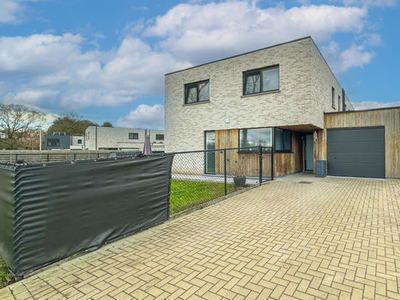 Recente halfopen woning met 3slpk en grote tuin te Beringen!