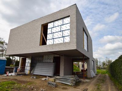 Prachtige halfopen bebouwing met modernistische architectuur