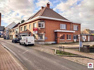 Woning met 20 vergunde garages op 1.317 m² in Aarsele