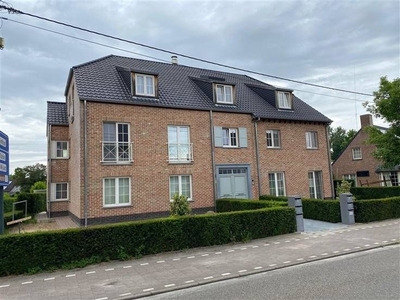 Appartement met 2 slaapkamers en carport