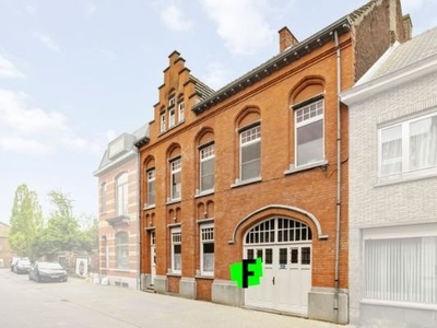 Elegante herenwoning in hartje Torhout met prachtige stadst…