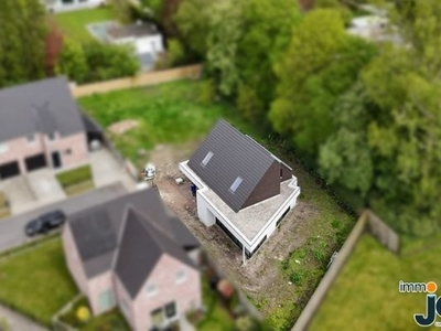 Moderne nieuwbouw villa gelegen in rustige straat vlakbij...