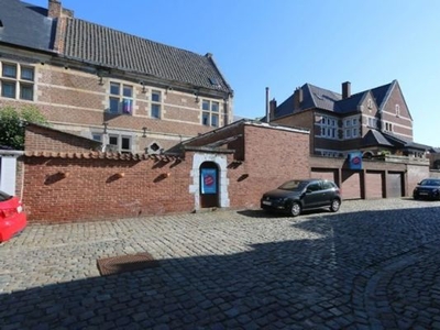 Authentieke begijnenwoning + bouwgrond met garages