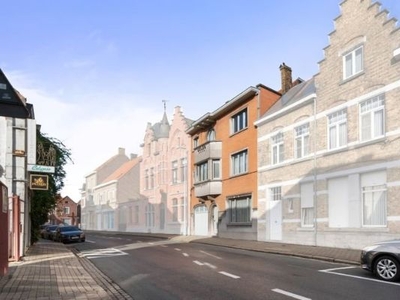 Karaktervolle burgerwoning nabij stadscentrum