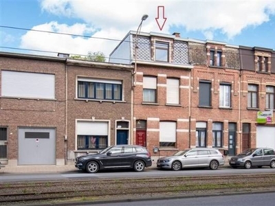 Op te frissen woning met 4 slaapkamers + tuin