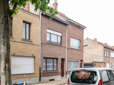 Rijwoning met 4 slaapkamers grote tuin en garage