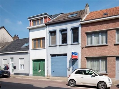 Rijwoning met 5 slaapkamers, tuin en garage