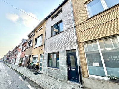 Instapklare woning met toffe stadstuin op gegeerde locatie!