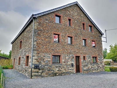 Recogne (Bastogne), duplex met alle comfort van thuis.