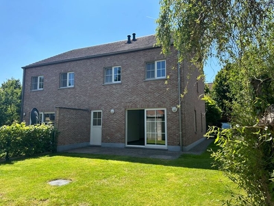 Ruime woning met tuin en staanplaats!