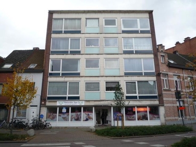 Winkel/kantoor/kinderdagverblijf, tuin, achteruitgang.