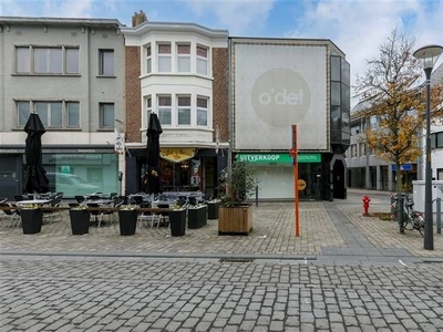 Handelspand met appartement in winkelstraat te Herentals