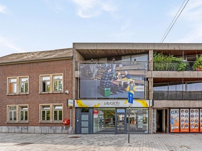 Zeer gunstig gelegen handelspand (400m²) met terras/tuin