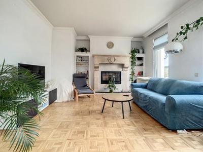 Avenue des Croix de Guerre: furnished PENTHOUSE apartment