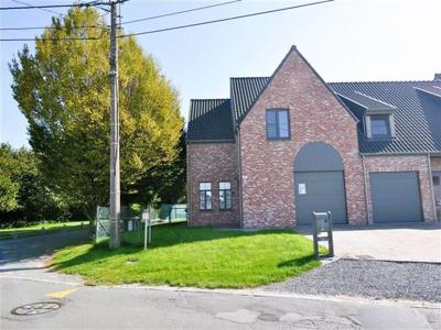 Halfopen, luxueus afgewerkte, recente en ruime woning