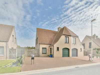 Instapklare halfopen woning te Bredene