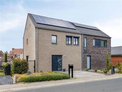 Recente 3-gevelwoning te Dworp