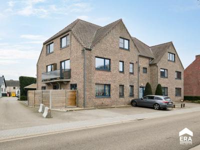 Ruime duplex met 3 slaapkamers en carport in Halen