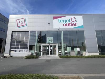 Toonzaal/magazijn (720 m²) te huur nabij The Loop