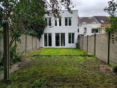 Volledig Gerenoveerde Duplex Woning met tuin te koop