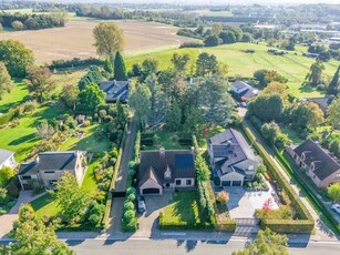 Gerenoveerde villa met 3 slaapkamers, een bureau, 2 badka...