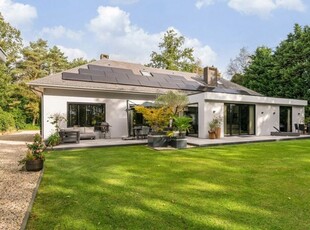 Luxe gerenoveerde villa met 6 slaapkamers op 1.580 m²