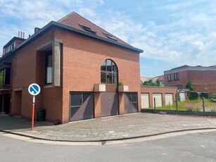 Moderne bel-étagewoning met acht garages, centrum Gentbru...