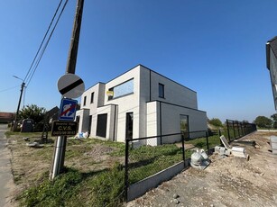 Ruime nieuwbouwwoningen met landelijk verzicht op topliggin