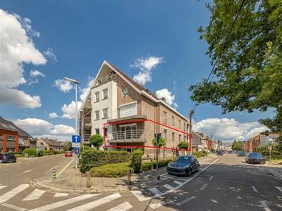 Appartement met 2 kamers, kelderberging en zonnig terras