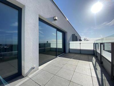 CHATELAIN: Beautiful 3 bedrooms penthouse with 68m² terrace